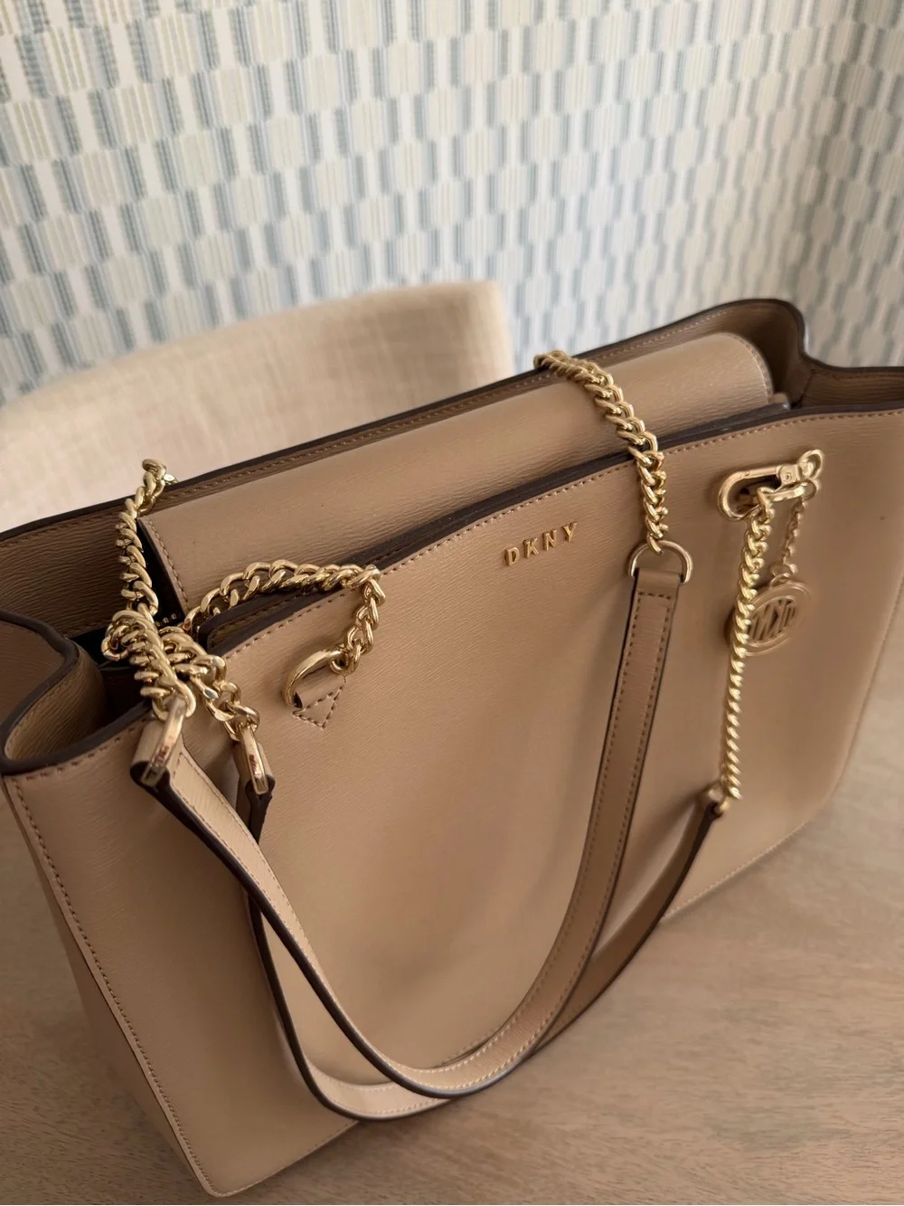Dkny sophisticated tote